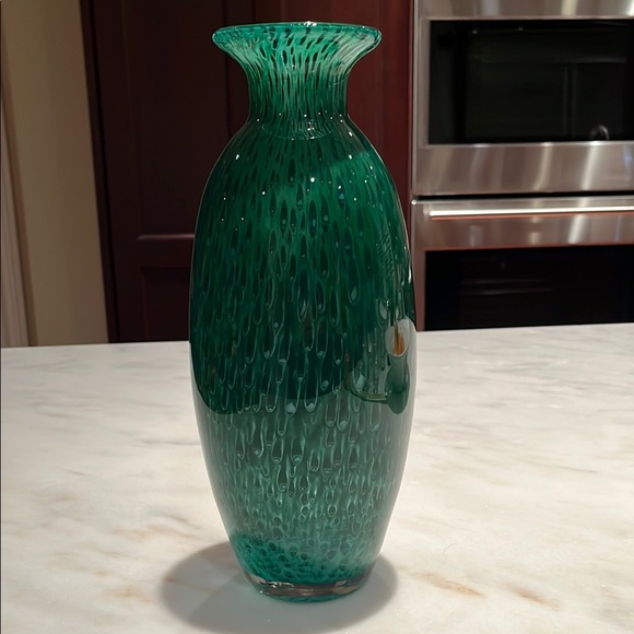 Elegant Green Glass Vase EUC - Picture 2 of 5